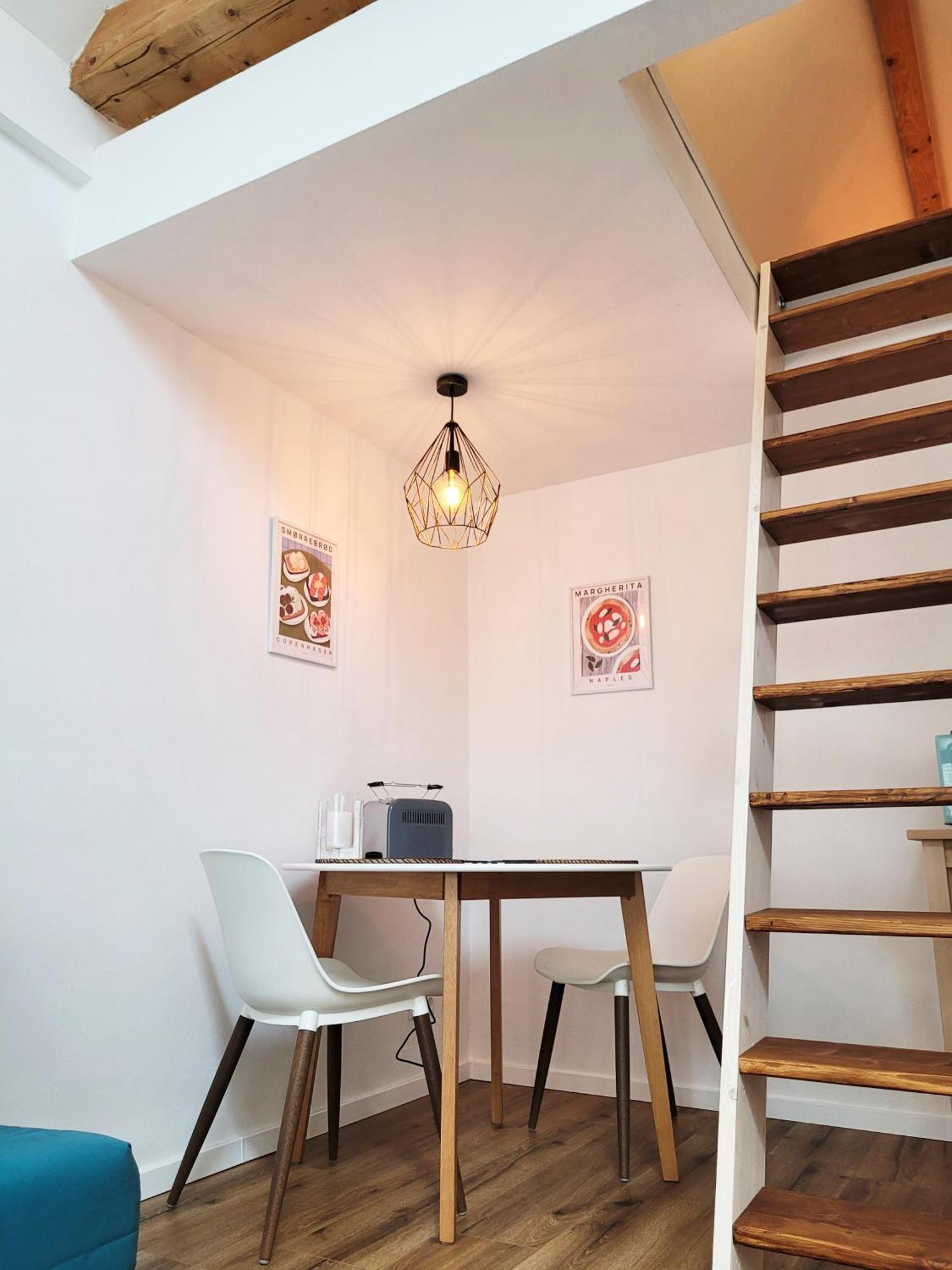 Modernes 1-Zimmer-Apartment Mit Galerie-Schlafkoje Im Skandinavischen Stil Ostenfeld  Luaran gambar