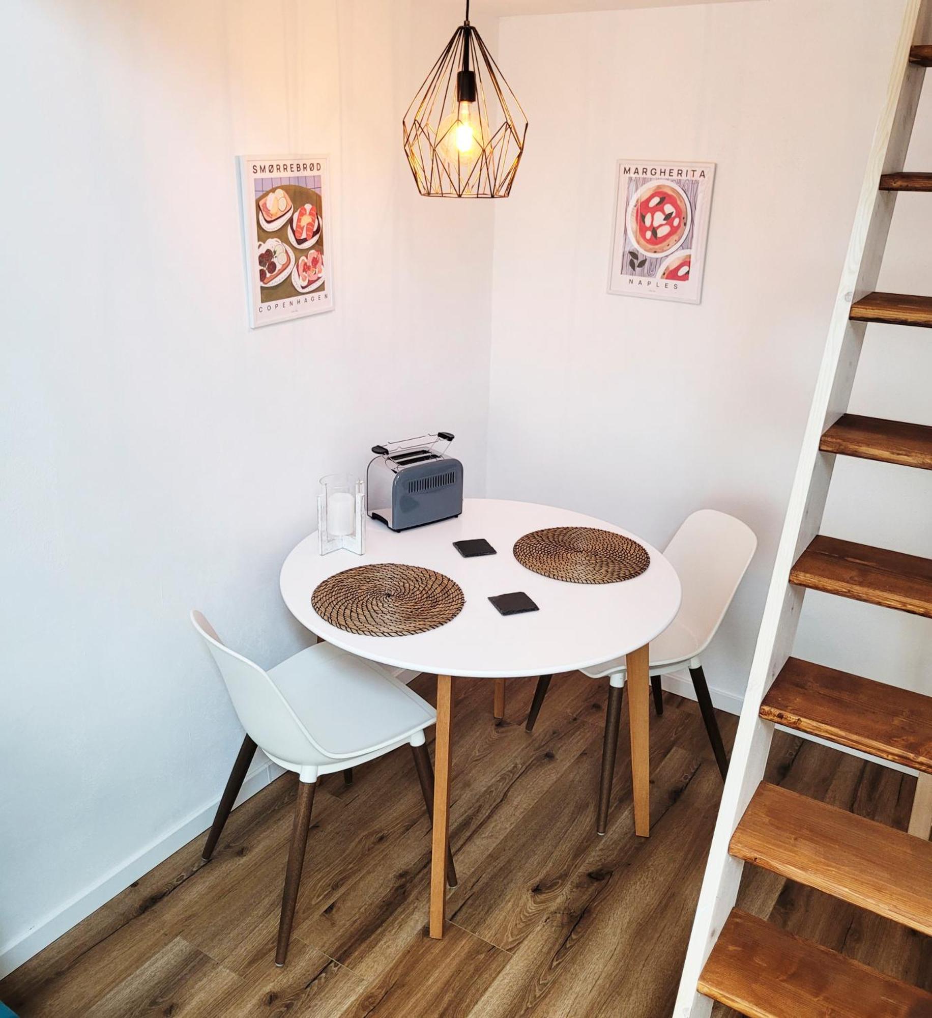 Modernes 1-Zimmer-Apartment Mit Galerie-Schlafkoje Im Skandinavischen Stil Ostenfeld  Luaran gambar